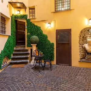 Apartment The Court Piazza Di Spagna, Rome